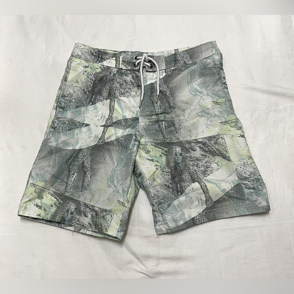 ✂️Divided Men’s Board Shorts